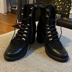 Black booties 12m